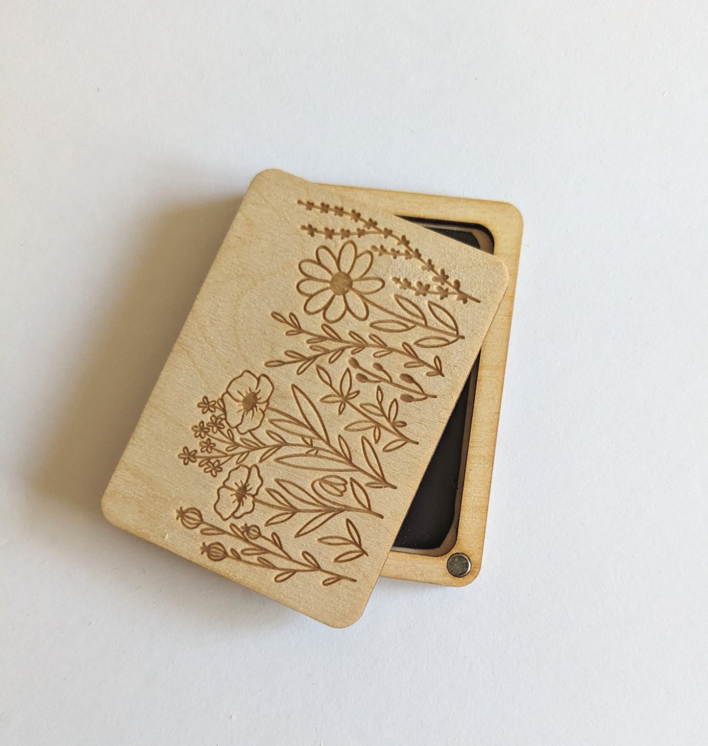 Wooden Needle Case, Laser Engraved Wildflower Magnetic Needle Minder