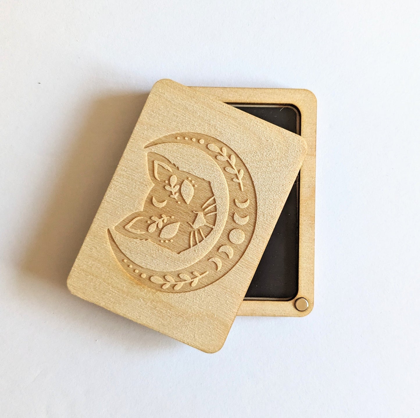 Wooden Needle Case, Laser Engraved Mythical Cat Magnetic Needle Holder