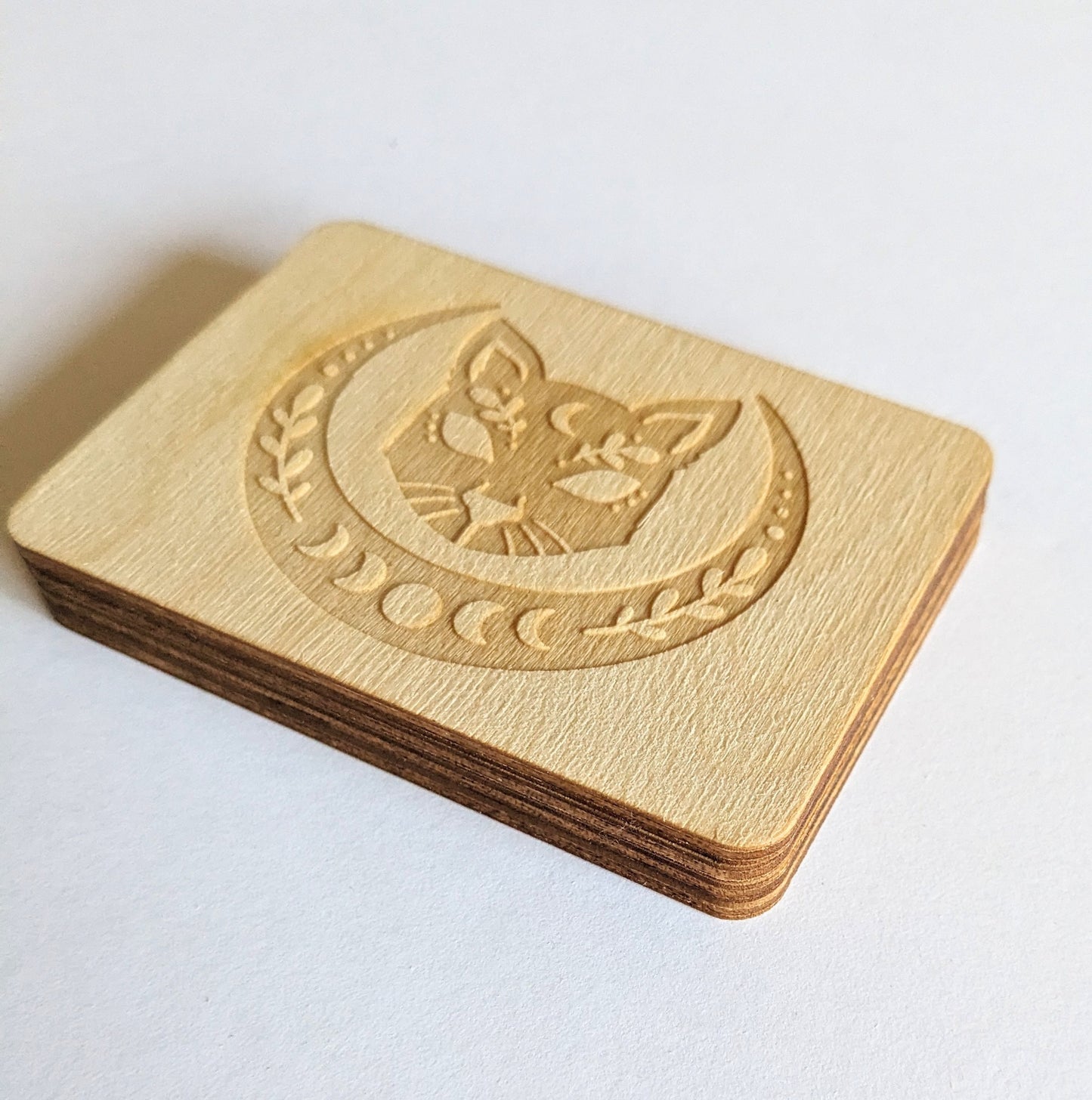 Wooden Needle Case, Laser Engraved Mythical Cat Magnetic Needle Holder