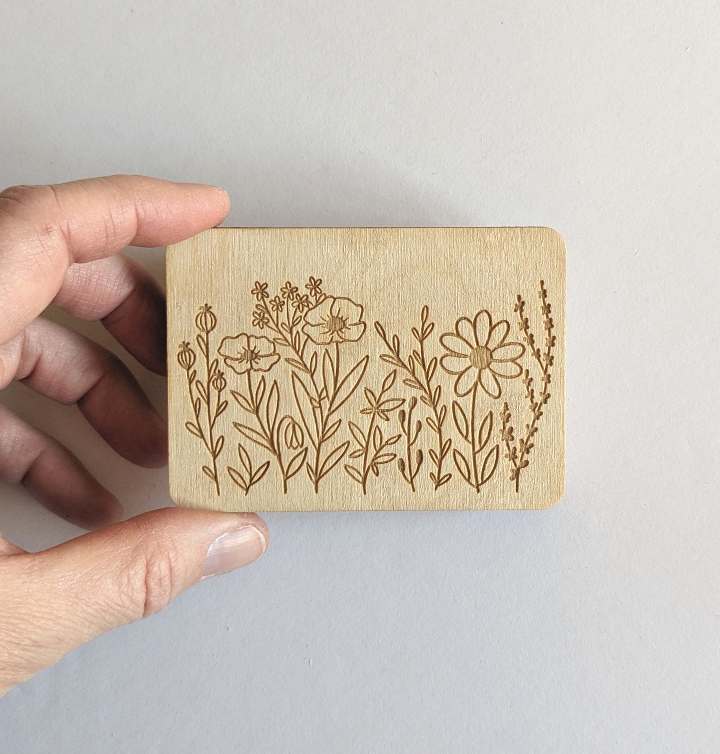 Wooden Needle Case, Laser Engraved Wildflower Magnetic Needle Minder