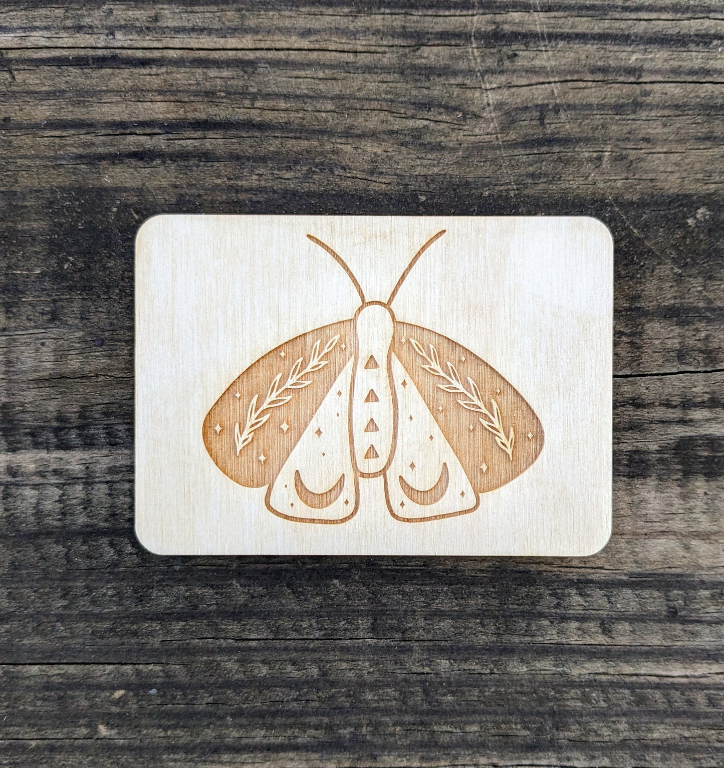 Wooden Needle Holder, Laser Engraved Moon Phase Moth Magnetic Needle Minder