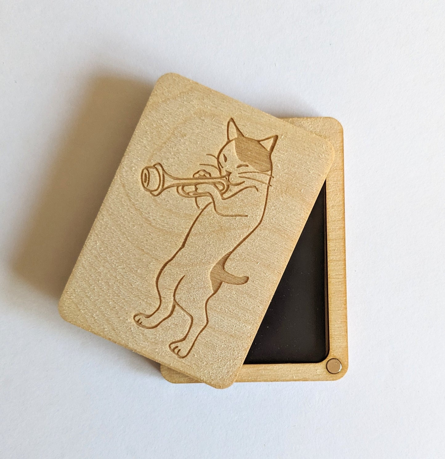 Wooden Needle Case, Laser Engraved Musician Cat Magnetic Needle Minder