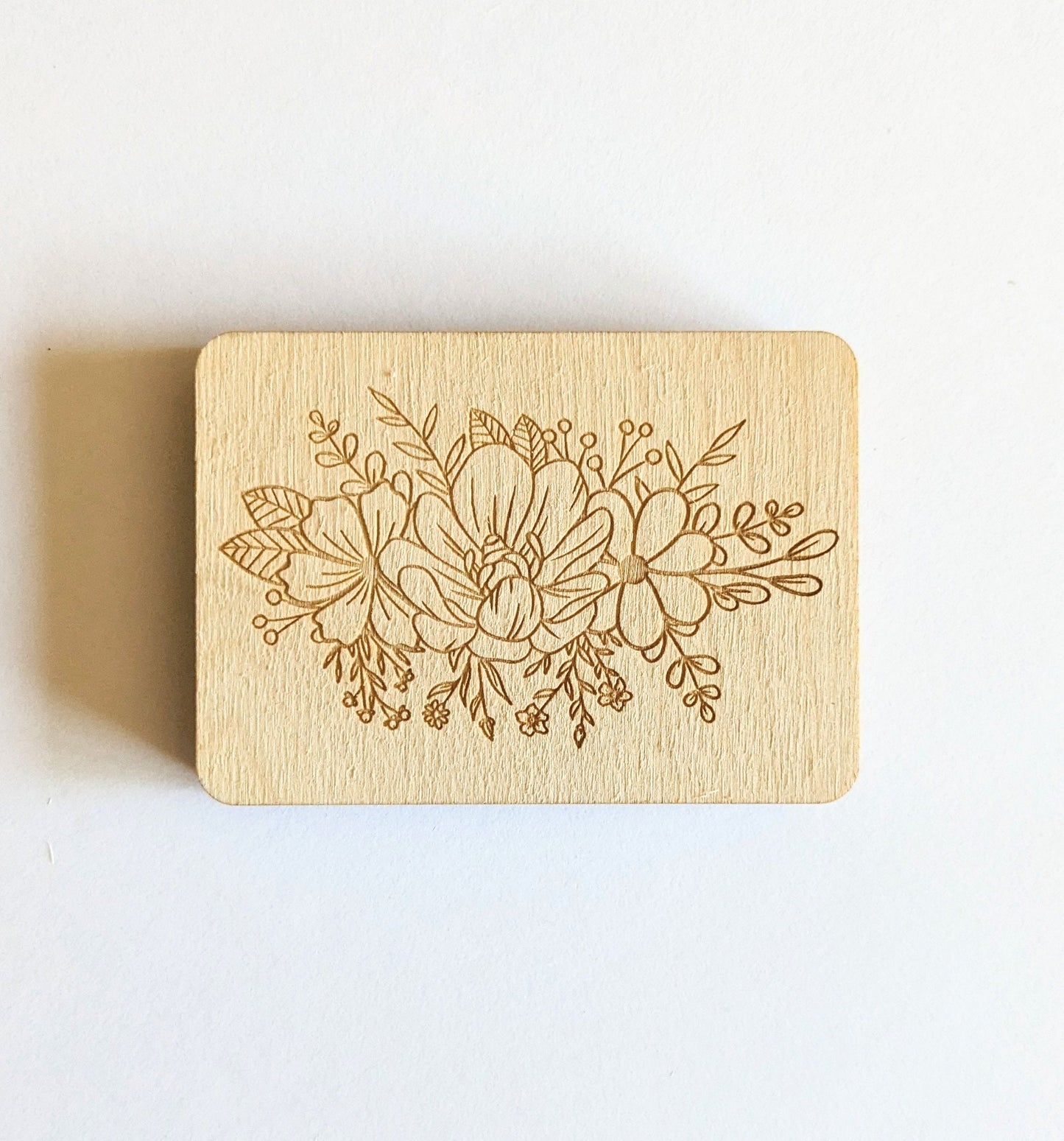 Wooden Needle Case, Laser Engraved Flower Bouquet Magnetic Needle Minder