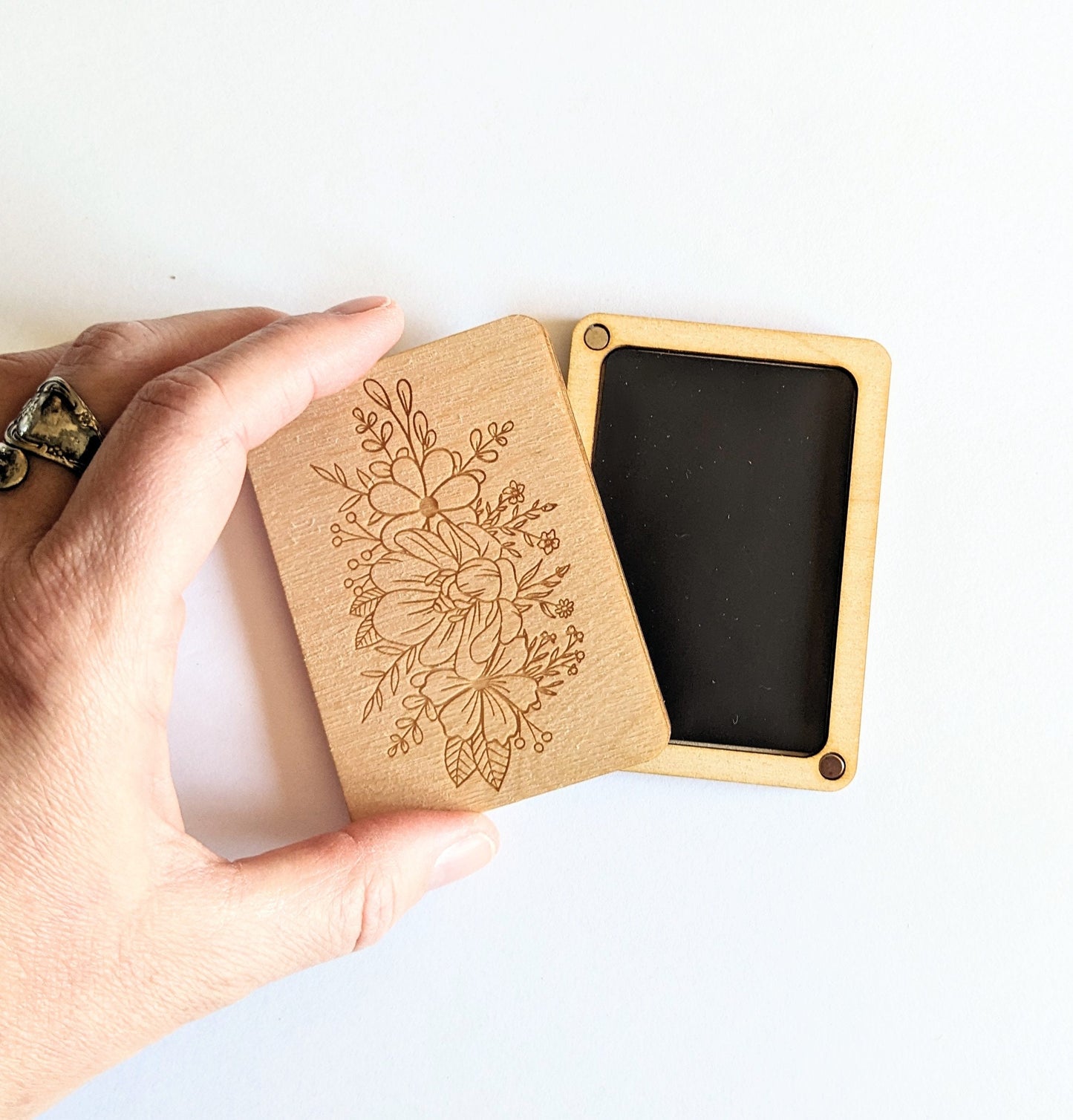 Wooden Needle Case, Laser Engraved Flower Bouquet Magnetic Needle Minder