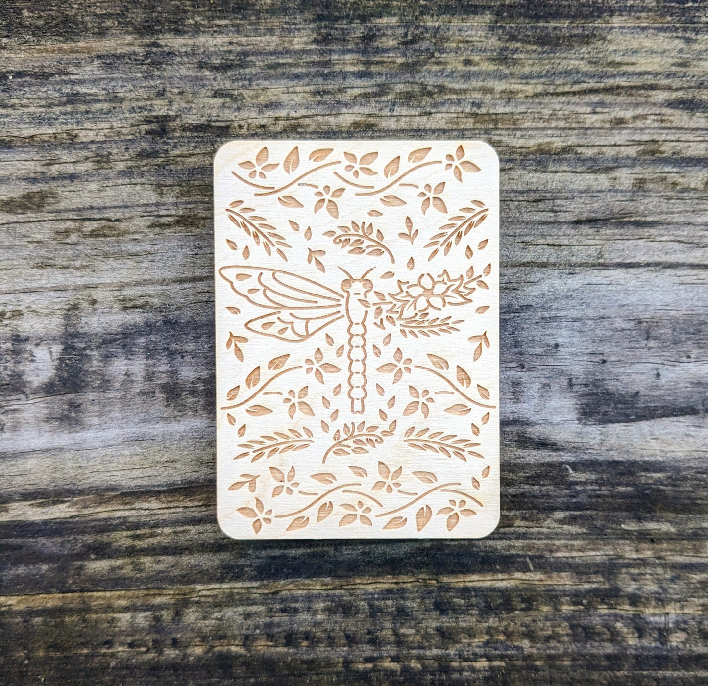 Wooden Needle Case, Laser Engraved Dragonfly Magnetic Needle Minder