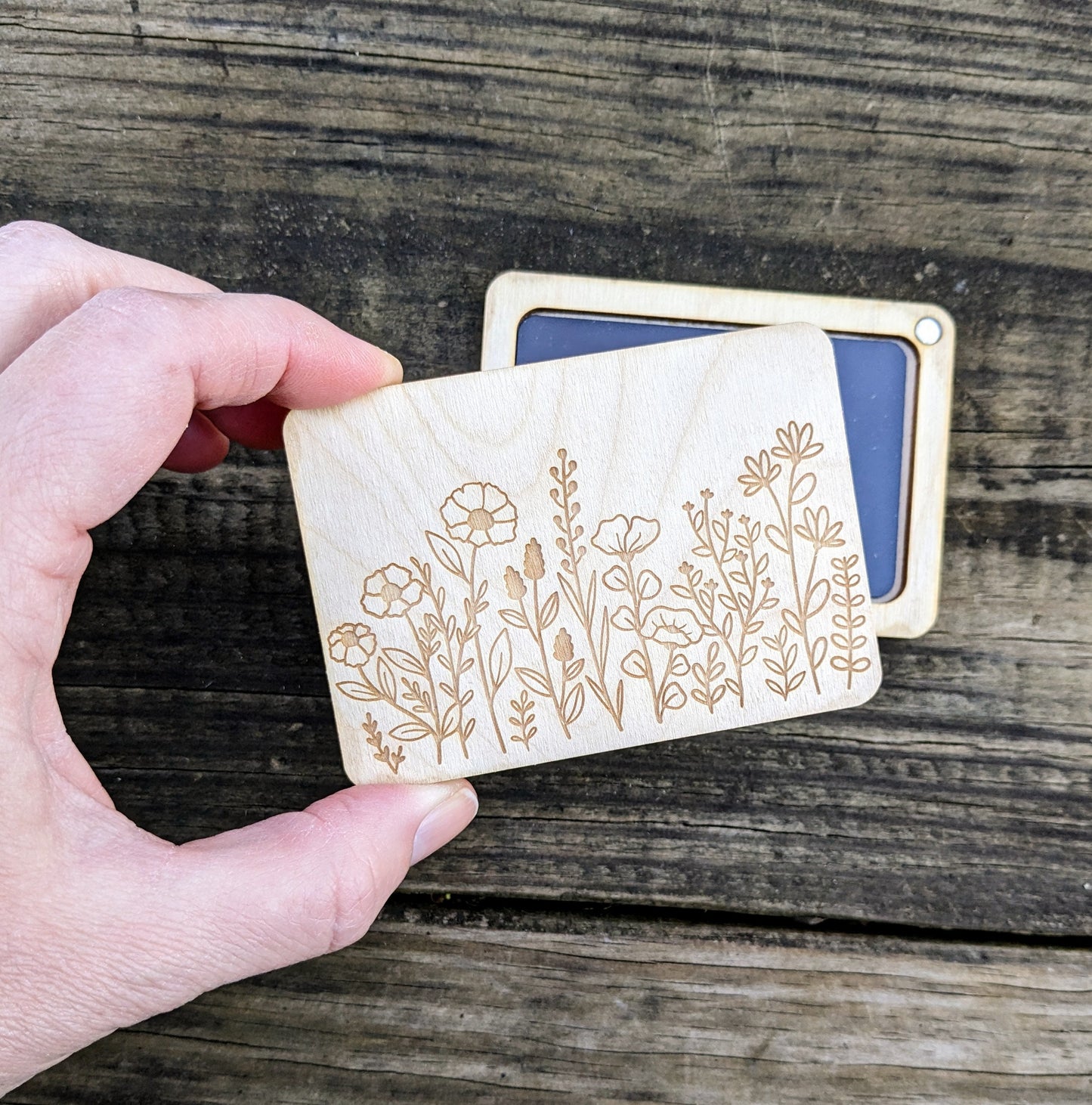 Wooden Needle Case, Laser Engraved Wildflower Magnetic Needle Minder