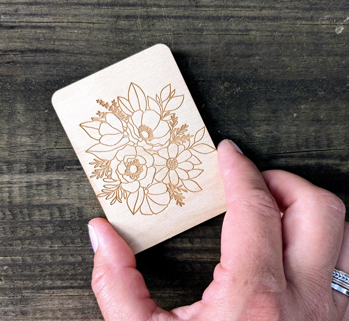 Wooden Needle Holder, Laser Engraved Flower Bouquet Magnetic Needle Minder