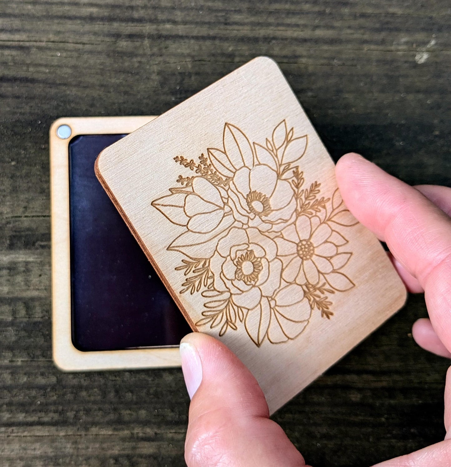 Wooden Needle Holder, Laser Engraved Flower Bouquet Magnetic Needle Minder