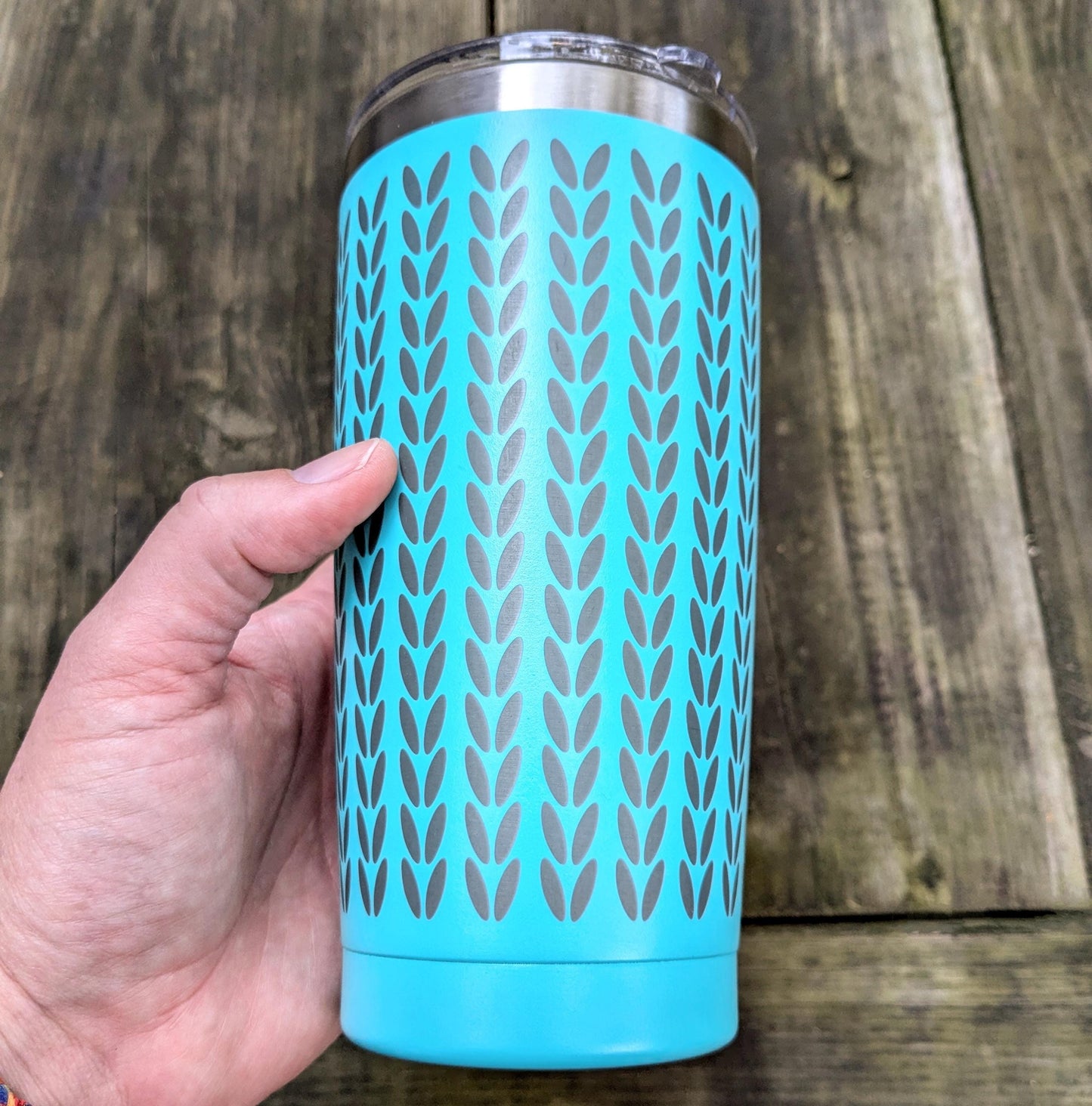 Laser Engraved 20oz Travel Mug with Lid - Aqua Blue Engraved Knit Stitches Travel Cup